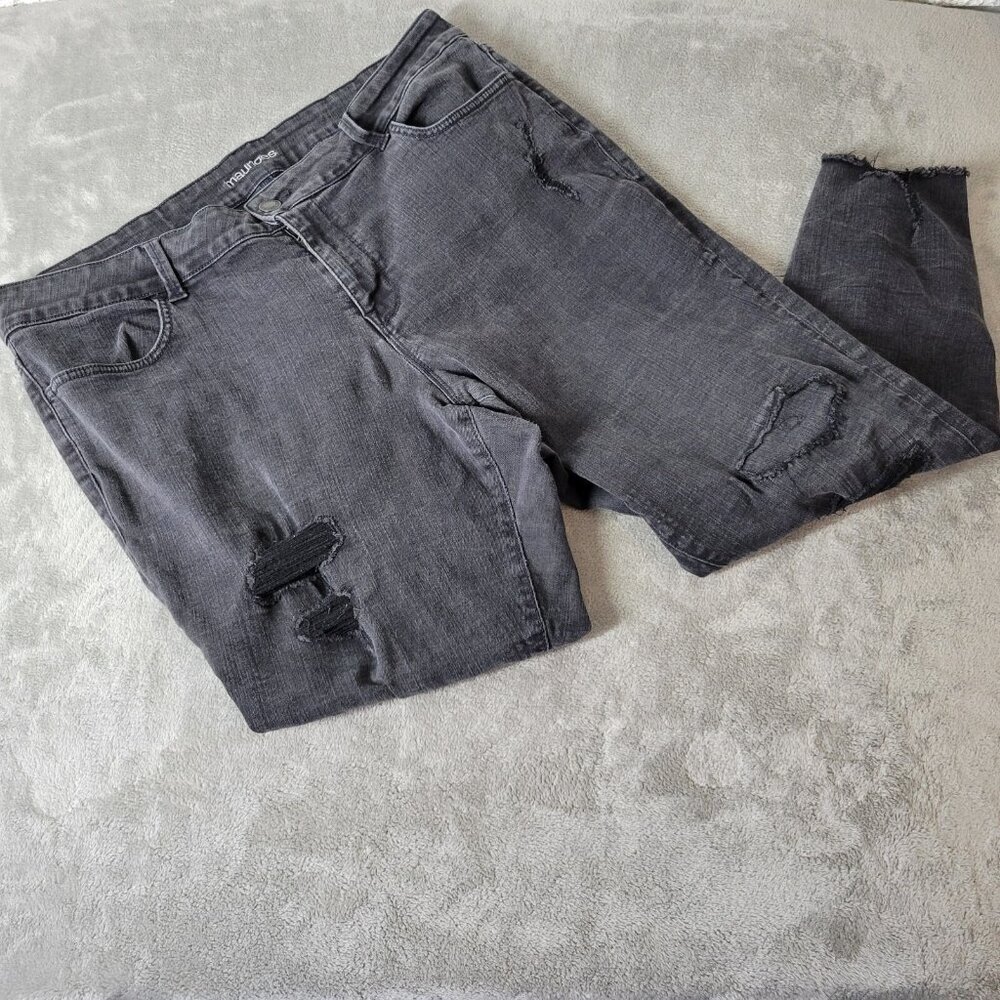 Maurices 22W Jeans Plus Size Black Cropped Distressed Raw Hem SL89E